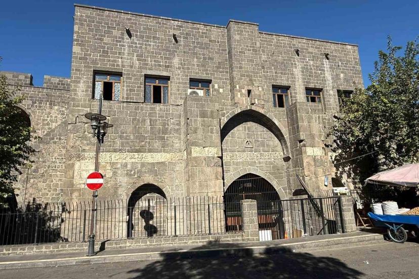 Bin yıllık camide cemaat abdest alamıyor