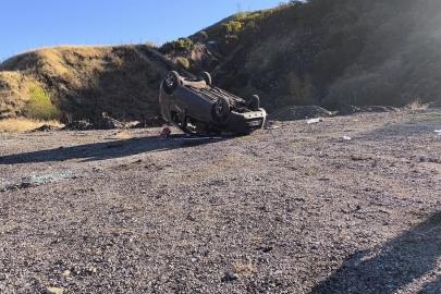 Bingöl’de hafif ticari araç takla attı: 5 yaralı