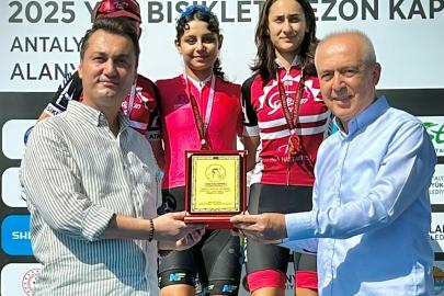 Bisikletin altın kızı Buse sezonu zirvede tamamladı