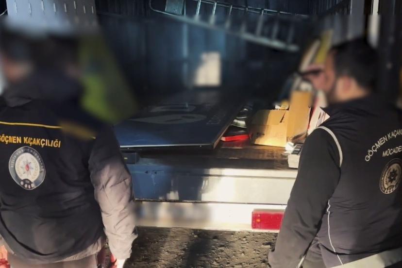 Bitlis’te 12 düzensiz göçmen yakalandı, 2 organizatör tutuklandı