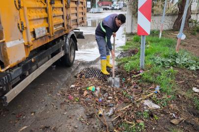 Bodrum’da aynı gün iki manzara: Bir yanda taşkın, diğer yanda deniz keyfi