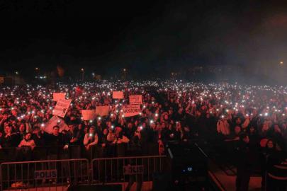 Bolu’da binlerce kişi, Manga konserinde Cumhuriyet coşkusunu yaşadı