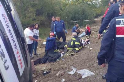 Buldan’dan İzmir’e dönen tur otobüsü şarampole yuvarlandı; 2 ölü 5 yaralı