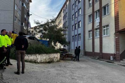 Bunalıma giren genç beşinci kattan atladı