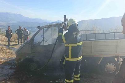 Burdur’da yanan kamyonet kullanılmaz hale geldi