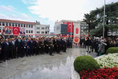 Bursa Valisi Ayyıldız: "Cumhuriyetin 102. kuruluş yıl dönümünü coşku ve gururla yaşıyoruz"