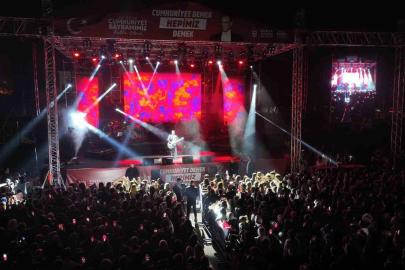 Bursa’da Buray’la ’Cumhuriyet’ coşkusu