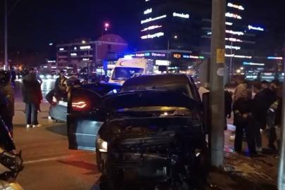 Bursa’da hafif ticari araç ile otomobil çarpıştı: 3 yaralı