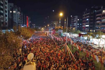 Bursa’da onbinlerce kişi Cumhuriyet coşkusuna ortak oldu