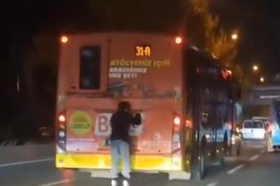 Bursa’da otobüsün arkasında tehlikeli yolculuk