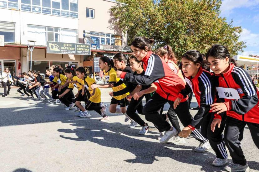 Çamelili çocuklar cumhuriyete koştu