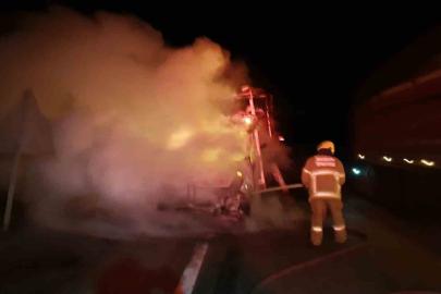 Çanakkale-Bandırma Karayolu’nda gece saatlerinde araç yangını