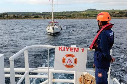 Çanakkale Boğazı’nda makine arızası yaparak sürüklenen tekne kurtarıldı