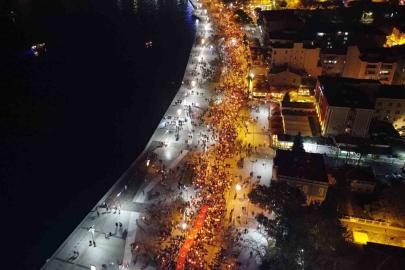 Çanakkale’de Cumhuriyet coşkusu fener alayıyla taçlandı
