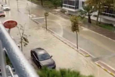 Çanakkale’de sağanak yağışta sokaklar sular altında kaldı