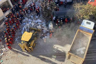 Çöken binadaki eczacı: "Belki enkaz altında biz de kalmış olacaktık"