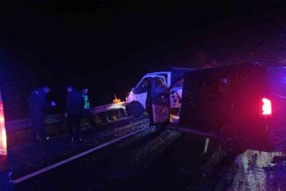 Çorum’da kamyonet ile minibüs çarpıştı: 7 yaralı