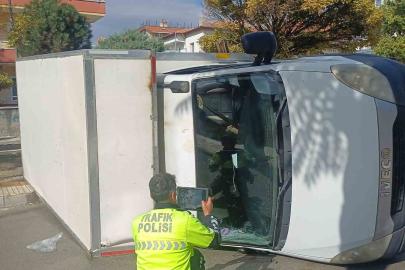 Çorum’da kamyonet ile otomobil çarpıştı: 1’i çocuk 5 yaralı