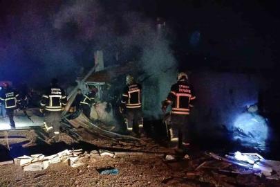 Çorum’da müstakil ev alev alev yandı: 7 kişi dumandan etkilendi