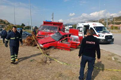 Çorum’da otomobille kamyonet çarpıştı: 1 ölü