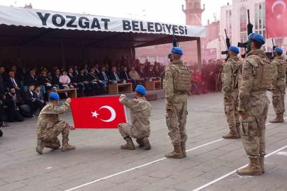 Cumhuriyet Bayramı coşkuyla kutlandı, komandolar gösteri yaptı
