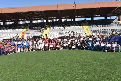 Cumhuriyet coşkusu sahaya taşındı