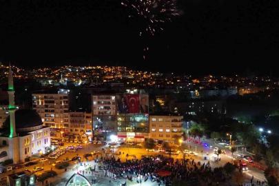 Cumhuriyetin 102’nci yılında Siirt fener alayıyla aydınlandı