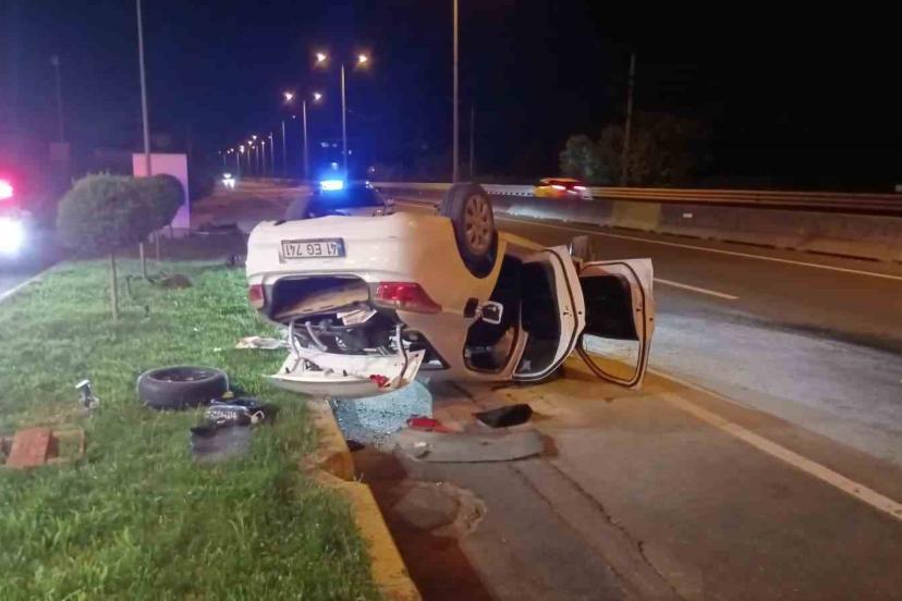 D-130 kara yolunda otomobil takla attı: 3 yaralı