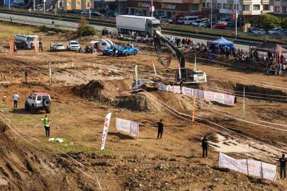 Deniz kenarında gerçekleştirilen zorlu Off-Road yarışları nefesleri kesti