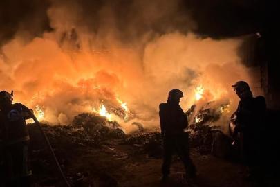 Denizli’de bir iş yeri alev alev yandı