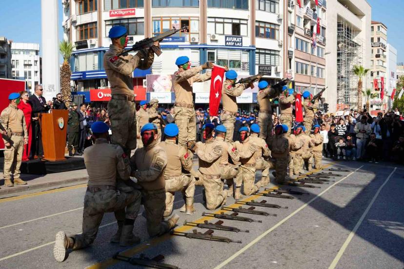 Denizli’de Cumhuriyetin 102. yılı coşkuyla kutlandı