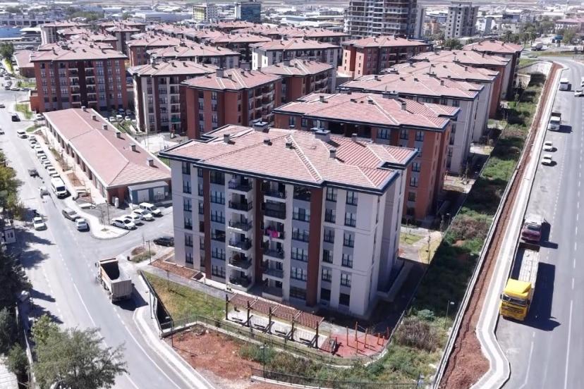 Depremin simgesi Ebrar Sitesi yeniden doğdu