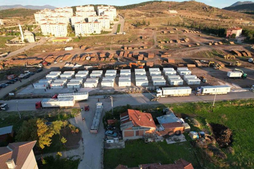 Depremin yaralarını sarmaya çalışan Sındırgı’ya konteyner kent