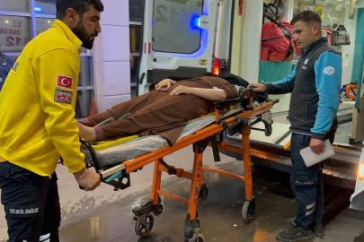 Devrilen motosikletteki 4 kişi yaralandı