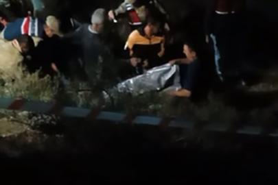 Devrilen traktörün altında kalan sürücü can verdi