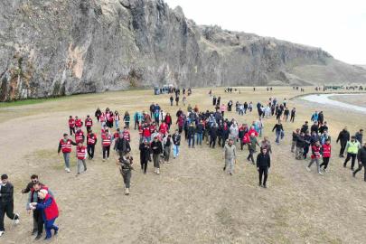 Diyadin Kanyonu’nda Cumhuriyet’in 102. yılına özel doğa yürüyüşü