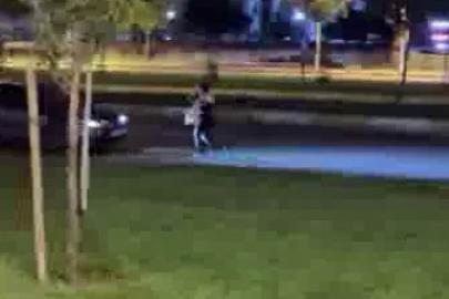 Diyarbakır’da şaşkına çeviren görüntü: Kadın ana yolda kendini seyir halindeki araçların önüne attı