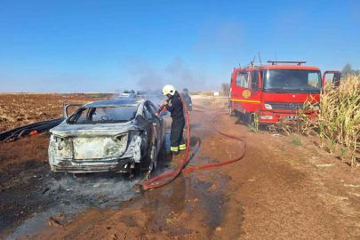 Diyarbakır’da seyir halindeki araç küle döndü