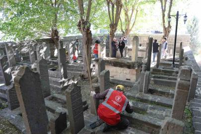 Diyarbakır’da tarihi mezar taşları ve kitabelerin kimliklendirme çalışmalarına başlandı