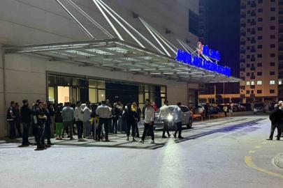 Düğün salonu önünde babasıyla tartışan şahıslara ateş etti: 5 yaralı