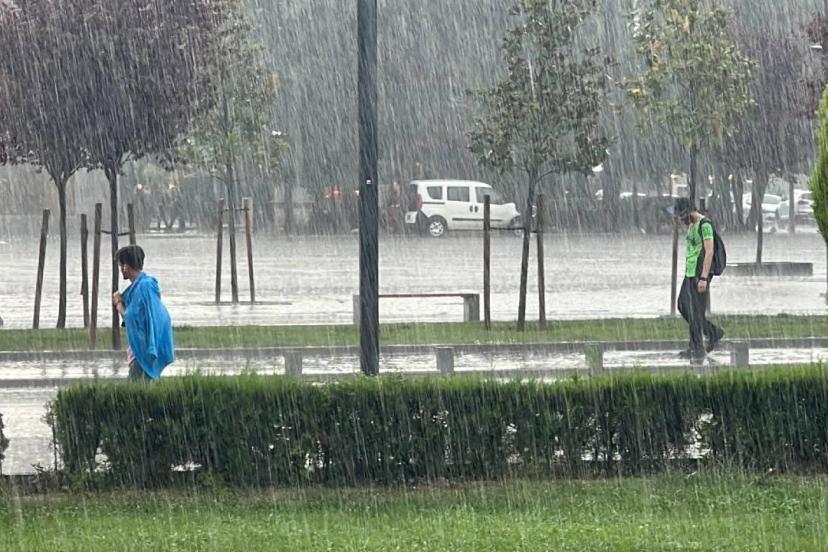 Düzce için gök gürültülü sağanak yağış uyarısı