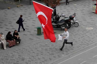Düzceliler Türk bayrağını yere düşürmedi