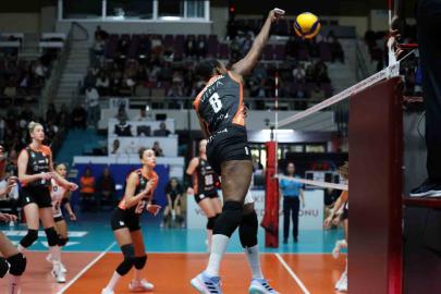 Eczacıbaşı Dynavit, deplasmanda galip