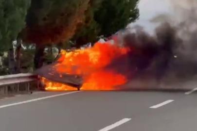 Edirne’de seyir halindeki otomobil alev alev yandı
