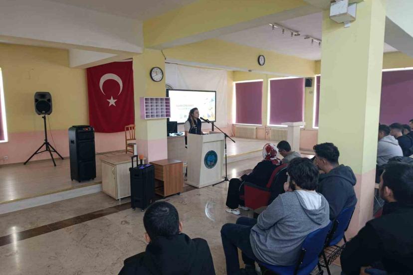 Edremit MYO öğrencilerine Narkorehber eğitimi verildi