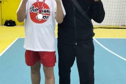 Efe Carl Demirli’den kick boks branşında şampiyonluk