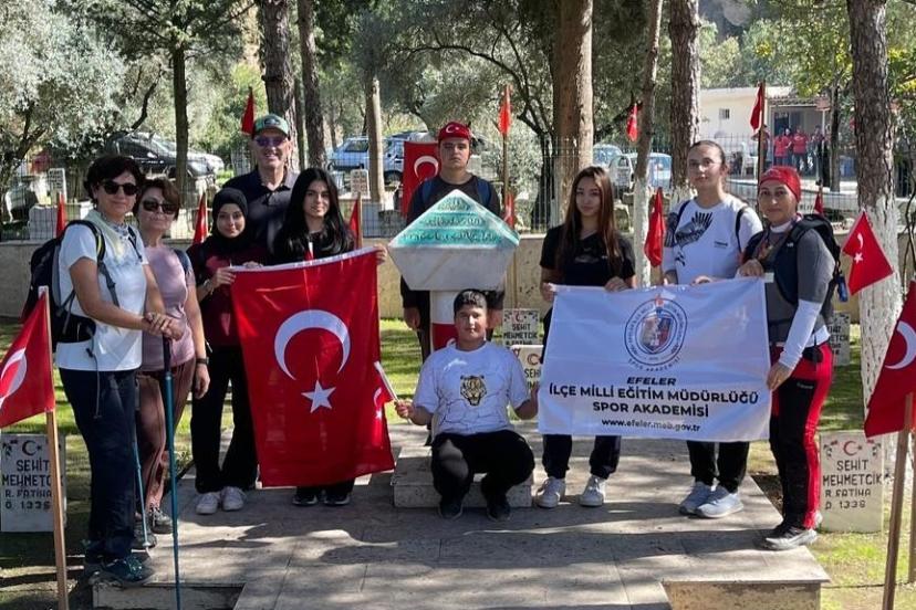 Efeler’de gençlerden vefa yürüyüşü