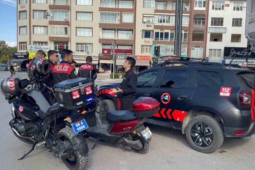 Ehliyetsiz arkadaşına motosikleti verdi, "Bir sürü cezam var" diye polise yalvardı