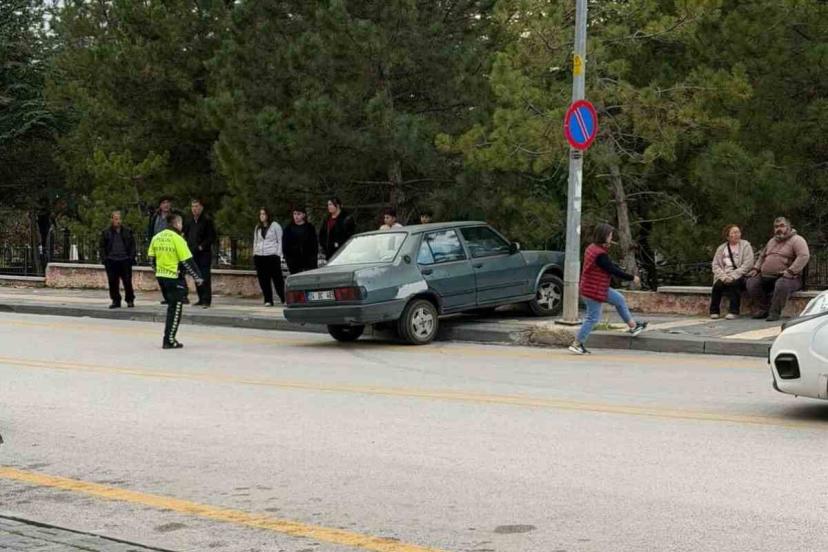 Ehliyetsiz sürücünün çarptığı yaya yaralandı
