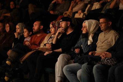 Ekim takvimi "Mükemmel Partner" tiyatrosu ile son buldu